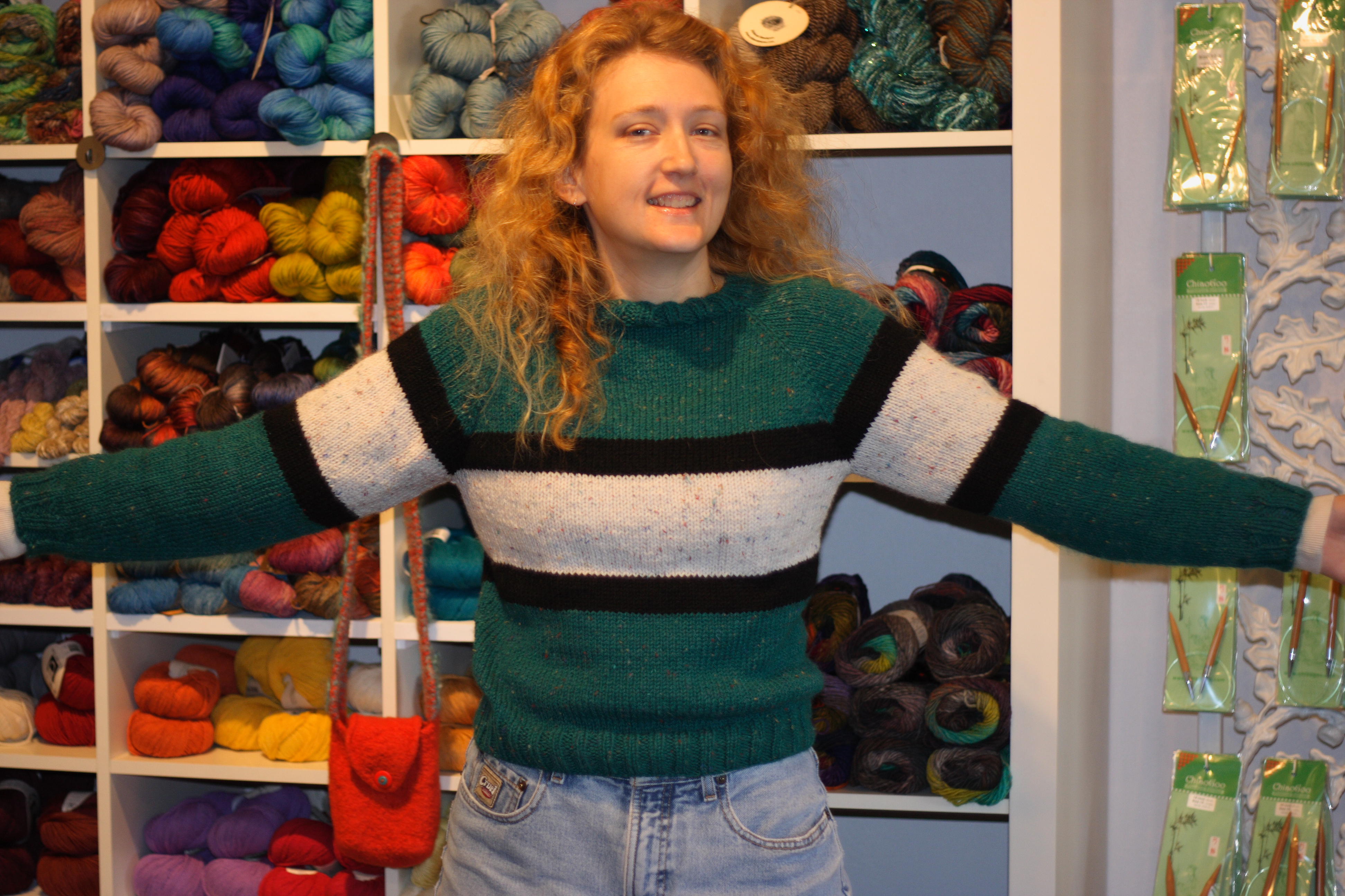 A knit sweater with stripes - how to knit jogless stripes