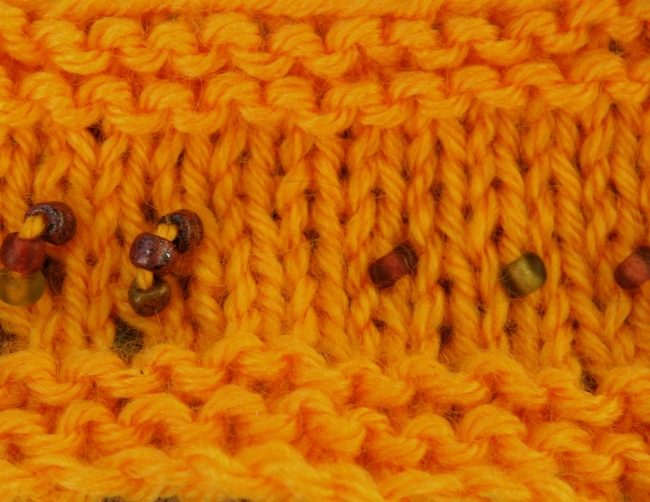 Knitting with beads by pre-stringing