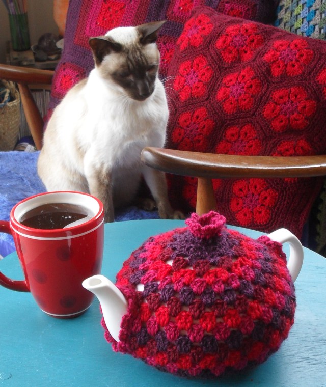 Granny Tea Cozy tutorial - a free pattern