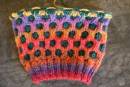 Meshed Hat knit-a-long: working through the body of the hat