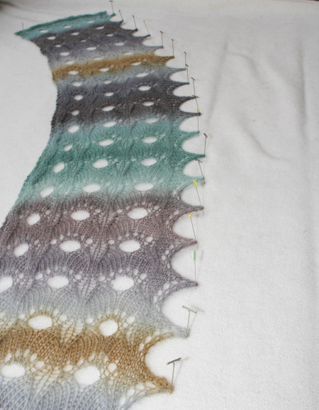 wet blocking lace - setting pins from the center to the edges