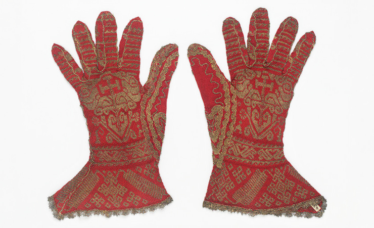 knit liturgical gloves from medieval Spain