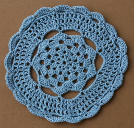 Irish crochet doily, pattern from 1846 by Mlle de la Branchardière
