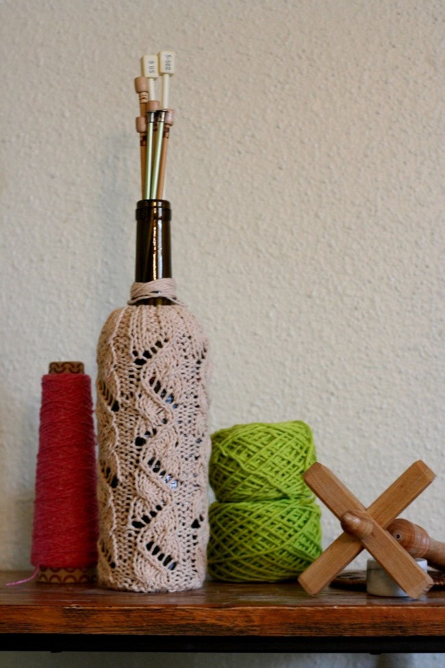 Wine Bottle Cozy - a free knit pattern